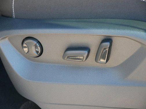 Silver Mist Metallic 2026 Volkswagen Atlas 2.0T SE w/Technology 4MOTION