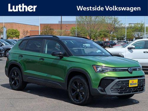 Bright Moss Green Metallic/Deep Black Roof 2026 Volkswagen Taos SE Black