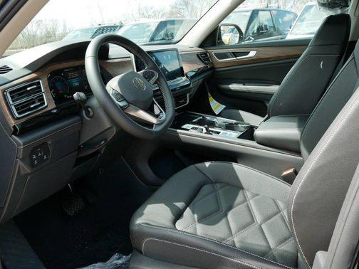 2025 Volkswagen Atlas 2.0T SE w/Technology 4MOTION