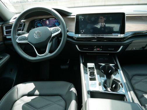 2025 Volkswagen Atlas 2.0T SE w/Technology 4MOTION