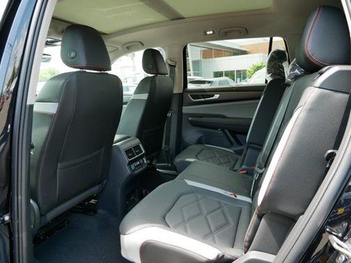 2025 Volkswagen Atlas 2.0T Peak Edition