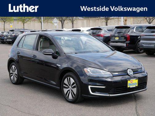 Deep Black Pearl 2016 Volkswagen e-Golf SEL Premium