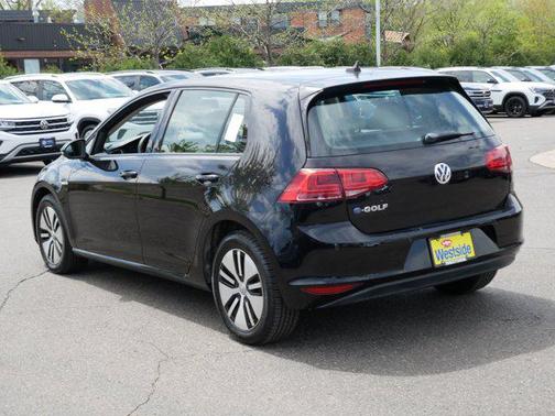 Deep Black Pearl 2016 Volkswagen e-Golf SEL Premium