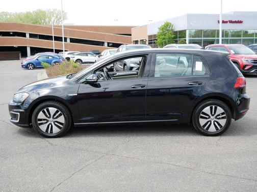 Deep Black Pearl 2016 Volkswagen e-Golf SEL Premium