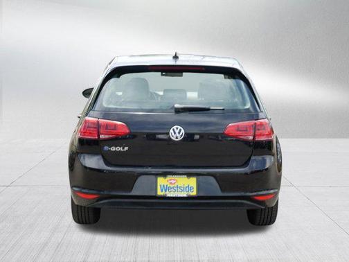 Deep Black Pearl 2016 Volkswagen e-Golf SEL Premium