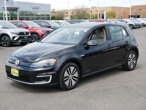 Deep Black Pearl 2016 Volkswagen e-Golf SEL Premium