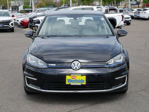 Deep Black Pearl 2016 Volkswagen e-Golf SEL Premium