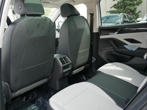 deep black pearl 2026 Volkswagen Tiguan 2.0T SE