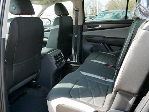 2025 Volkswagen Atlas 2.0T Peak Edition
