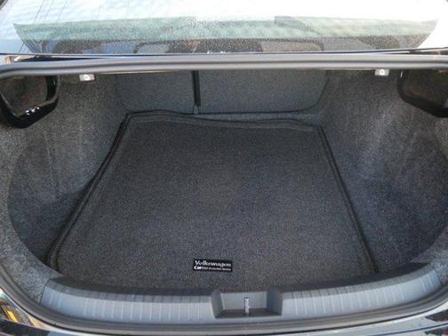 Deep Black Pearl 2026 Volkswagen Jetta 1.4T S