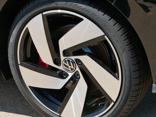 2025 Volkswagen Golf GTI 2.0T S DSG