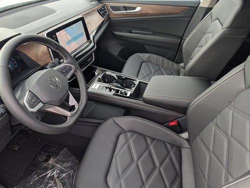 Avocado Green Pearl 2026 Volkswagen Atlas 2.0T SE w/Technology 4MOTION