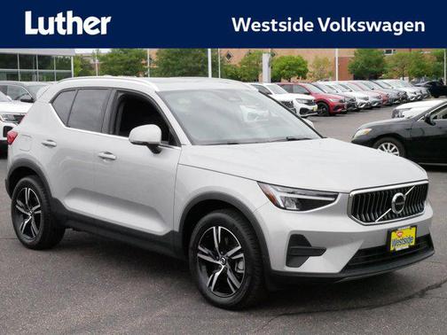 2025 Volvo XC40 B5 Core Bright Theme