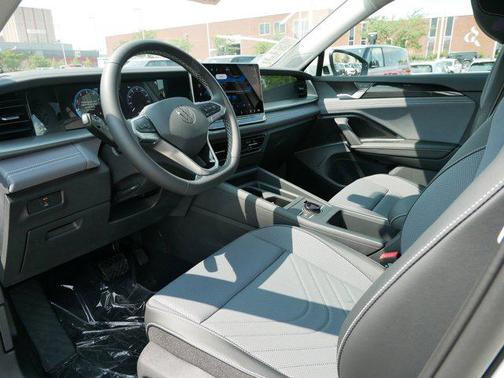 2025 Volkswagen Tiguan 2.0T SE 4MOTION