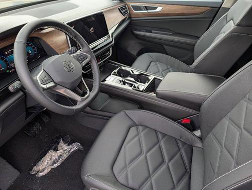 Deep Black Pearl 2026 Volkswagen Atlas 2.0T SE w/Technology 4MOTION