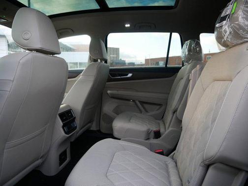 2025 Volkswagen Atlas 2.0T SEL Premium R-Line 4MOTION