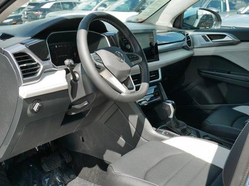 2025 Volkswagen Taos 1.5T SEL