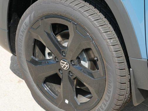 2025 Volkswagen Taos 1.5T SEL