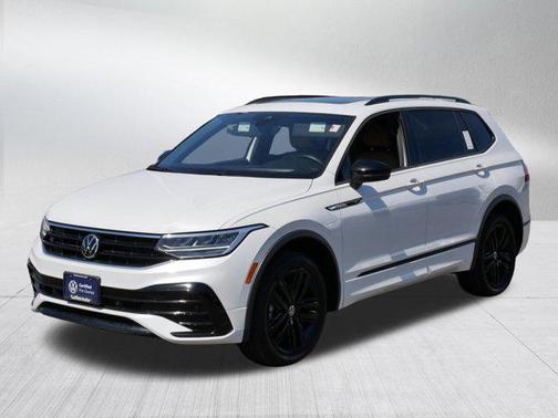 Oryx White Pearl 2022 Volkswagen Tiguan 2.0T SE R-Line Black 4MOTION