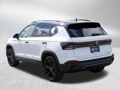 Pure White w/Deep Black Roof 2025 Volkswagen Taos 1.5T SE Black