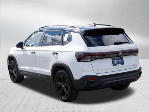 Pure White w/Deep Black Roof 2025 Volkswagen Taos 1.5T SE Black