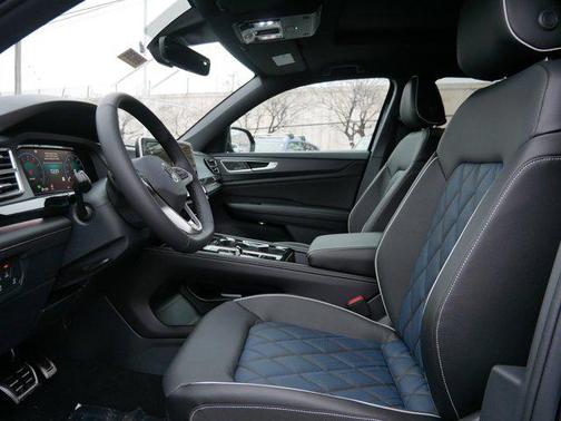 deep black pearl 2026 Volkswagen Atlas Cross Sport 2.0T SEL Premium