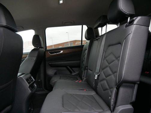 2025 Volkswagen Atlas 2.0T SE w/Technology 4MOTION
