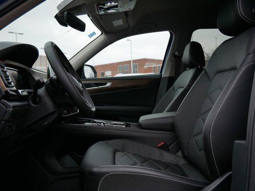 2025 Volkswagen Atlas 2.0T SE w/Technology 4MOTION