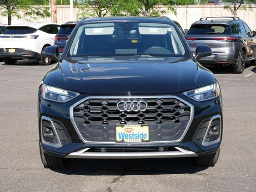 Mythos Black Metallic 2023 Audi Q5 45 S line Premium