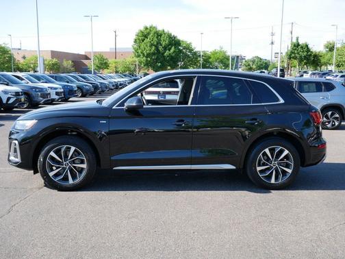 Mythos Black Metallic 2023 Audi Q5 45 S line Premium