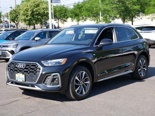 Mythos Black Metallic 2023 Audi Q5 45 S line Premium