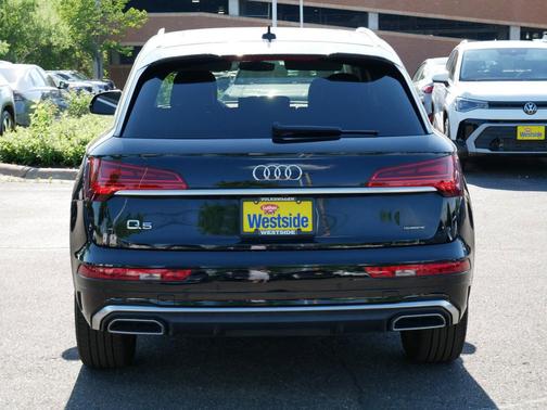Mythos Black Metallic 2023 Audi Q5 45 S line Premium