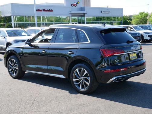 Mythos Black Metallic 2023 Audi Q5 45 S line Premium