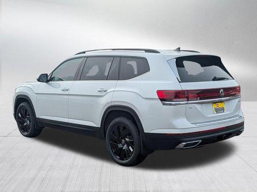 Opal White Pearl 2026 Volkswagen Atlas 2.0T SE w/Technology 4MOTION