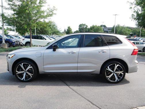 2022 Volvo XC60 Recharge Plug-In Hybrid T8 R-Design