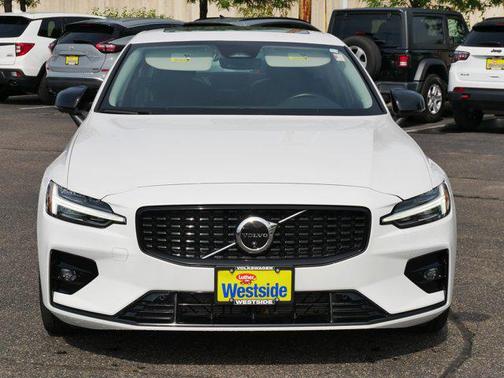 2024 Volvo S60 B5 Plus Dark Theme