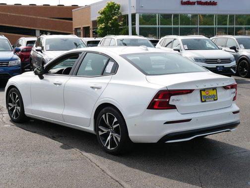 2024 Volvo S60 B5 Plus Dark Theme