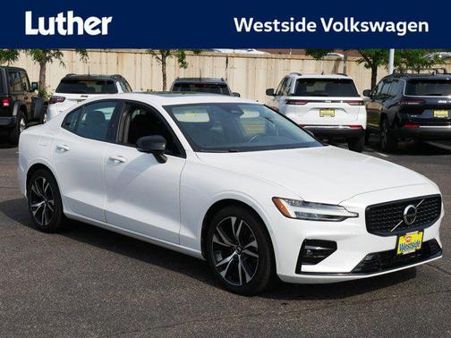 2024 Volvo S60 B5 Plus Dark Theme