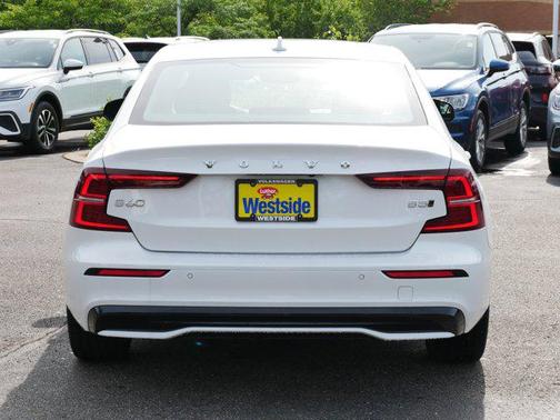 2024 Volvo S60 B5 Plus Dark Theme