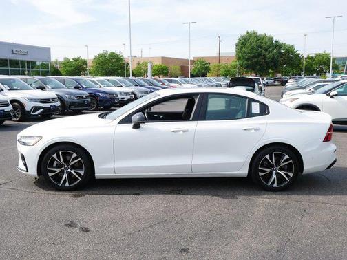 2024 Volvo S60 B5 Plus Dark Theme