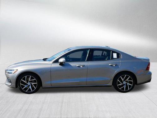 Pebble Grey Metallic 2019 Volvo S60 T6 Momentum
