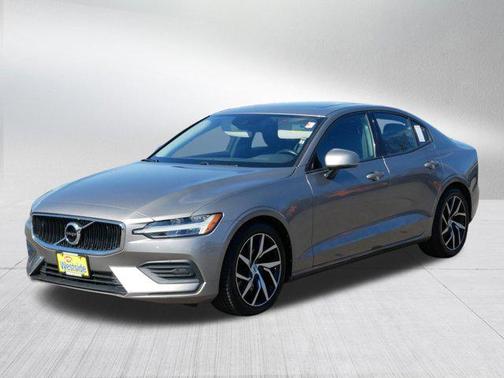 Pebble Grey Metallic 2019 Volvo S60 T6 Momentum