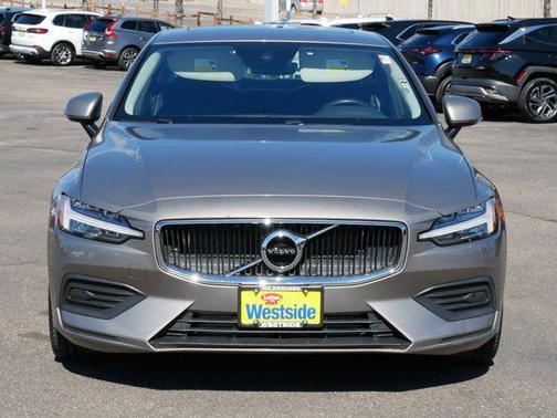 Pebble Grey Metallic 2019 Volvo S60 T6 Momentum