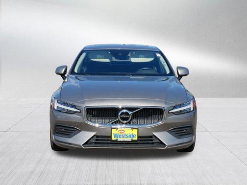 Pebble Grey Metallic 2019 Volvo S60 T6 Momentum