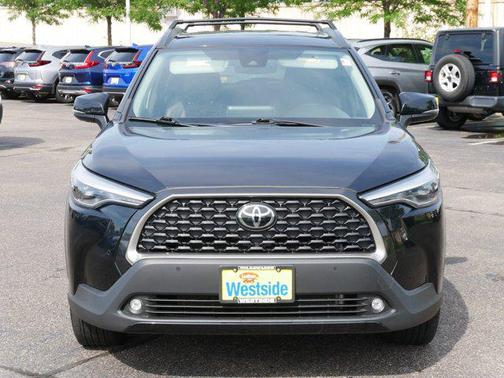 2022 Toyota Corolla Cross XLE