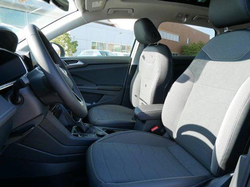 2025 Volkswagen Taos 1.5T SE Black
