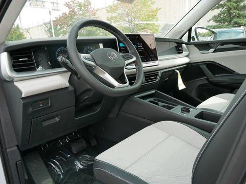 Deep Black Pearl 2026 Volkswagen Tiguan 2.0T SE 4MOTION