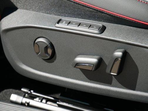 2025 Volkswagen Golf GTI 2.0T SE DSG