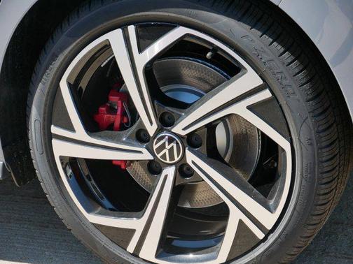 2025 Volkswagen Golf GTI 2.0T SE DSG