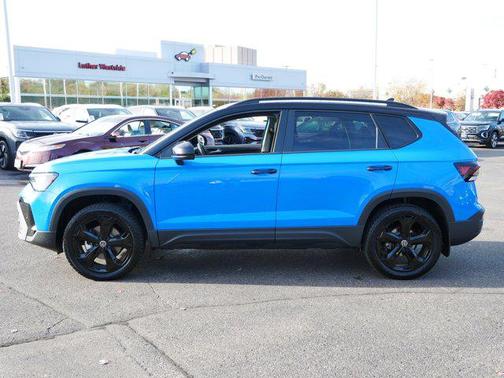 2025 Volkswagen Taos 1.5T SE Black